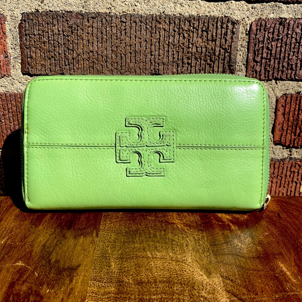 Tory Burch Stacked T Zip Wallet/Clutch